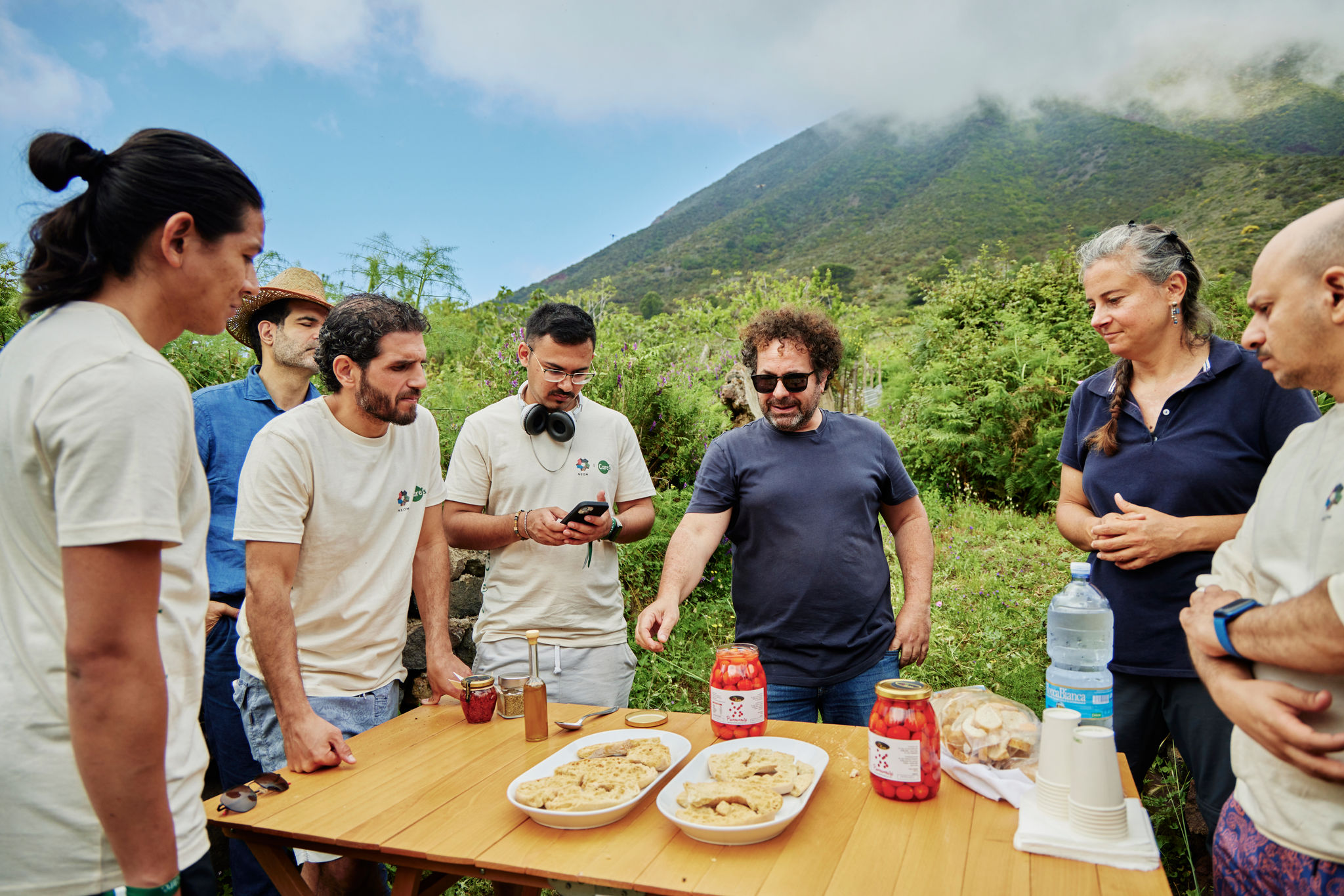 The students visit the local tomato farm